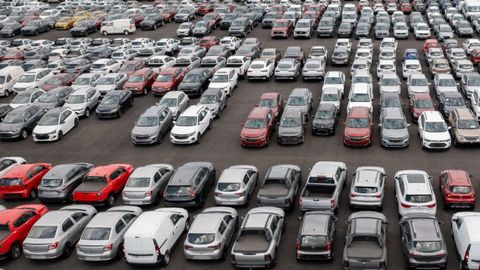 Coches, en foto de archivo.