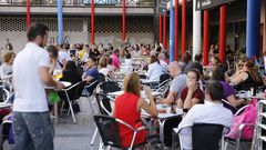 Terrazas llenas en la plaza de San Antonio en una foto de archivo