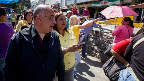 Dinorah Figuera, en una imagen de archivo fechada el 6 de febrero del 2015, en las inmediaciones de un supermercado Bicentenario en Caracas.