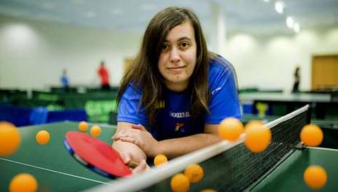 La jugadora se inici� en esta actividad deportiva en la escuela municipal de tenis de mesa de Nar�n.