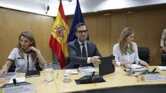 Los tres vicepresidentes del Gobierno, este lunes, en la reuni�n con los agentes sociales