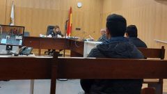 Los dos acusados, en el juicio en Ourense