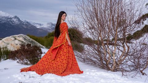 Vestido medieval en la estación de esquí de San Isidro en León