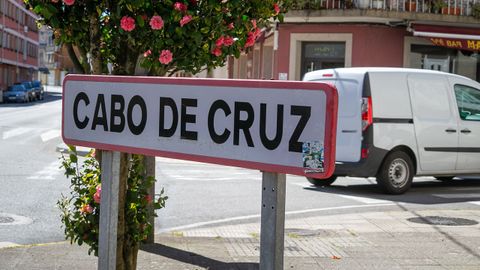 Letreiro coa designaci�n Cabo de Cruz, que agora pase a ser O Cabo da Cruz