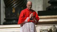 El cardenal Tarcisio Bertone, durante una celebraci�n lit�rgica en la Semana Santa del 2016