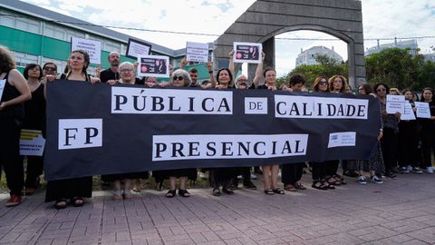 Concentración de afectados del CIFP Ánxel Casal