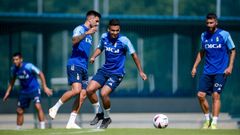 Costas, Charbel y Borja Bast�n, en el entrenamiento del Oviedo en El Requex�n