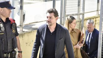 Jonathan Andic, el hijo del fundador de Mango, a su salida del Juzgado de Instrucci�n 5 de Martorell al hacer efectivo el pago de un mill�n de euros de fianza