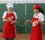 Ni�os de Ribeira conocieron el sector conservero. 