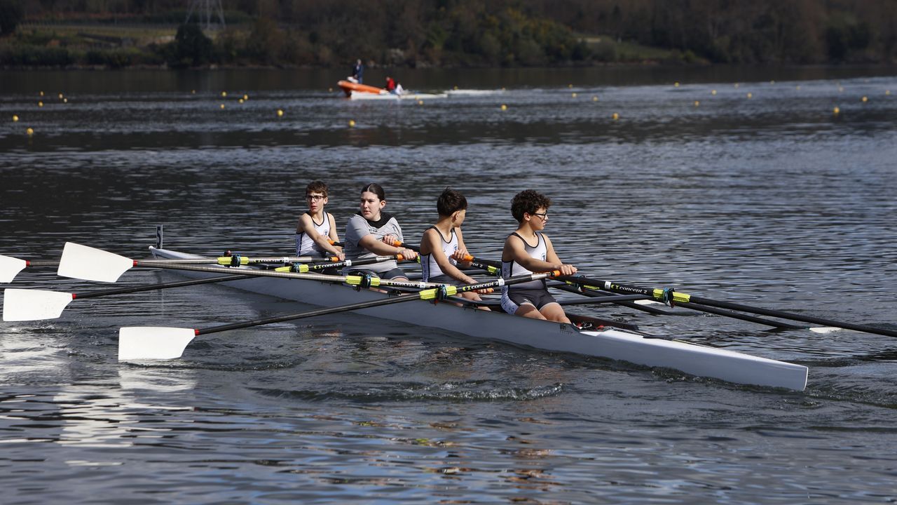 Entretenida disputa en las regatas valederas para la Liga Galega en Castrelo de Miño