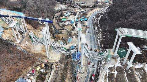 Un puente se derrumba en Corea del Sur