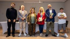 Branca Vilela, de vermello, na presentaci�n desta obra en Fisterra, xullo do 2025