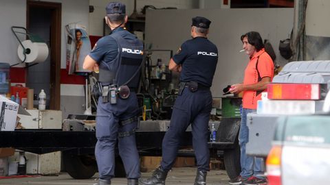 Jos� Andr�s B�veda Ozores, Charly, durante el registro del astillero