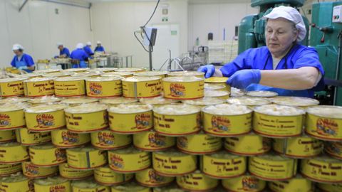 Conservas de pescado de la fábrica La Pureza, casi centenaria, en Cariño