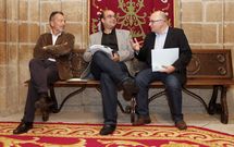 Hern�ndez y Cela piden la congelaci�n del IBI y del impuesto de veh�culos, y Reyes, que bajen. 