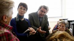 Negreira, durante la visita al centro c�vico de la Sagrada Familia.