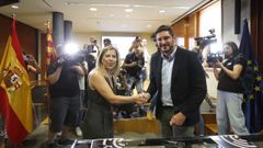 Los portavoces del PP y de Vox en el parlamento aragon�s, Ana Al�s y Alejandro Nolasco, tras la firma del pacto de Gobierno que garantiza la presidencia de la comunidad al popular Jorge Azc�n