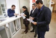 Moldes, Aragunde y Nidia Ar�valo, ayer en la Diputaci�n. 