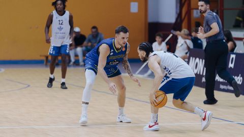 Carlos Jrgens, defendiendo ante Tyler Roberts.