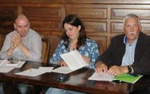 La popular Lorena Rivas se despidi� del pleno, que dio la bienvenida a Marcelino Garc�a (derecha). 