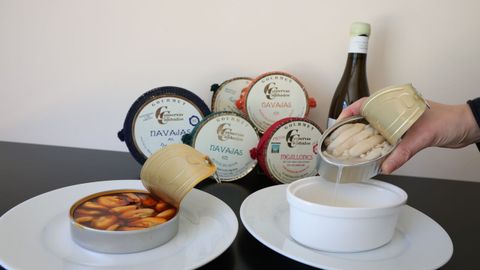 Imagen de archivo de latas de conserva