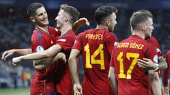 Los jugadores espa�oles festejan uno de sus goles