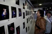 Las fotos de Amador Lorenzo, Luis D�az y Jes�s Madri��n se exponen en el mercado. 