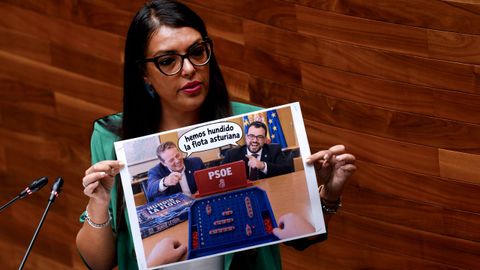 La portavoz de Vox, Carolina L�pez durante su intervenci�n en la segunda jornada jornada del estado de la regi�n en Oviedo