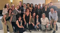 Reencuentro en Madrid de hijos de emigrantes gallegos en Suiza:Mara Teresa Rodrguez Castro, Isabel Gutirrez Lpez, Ana Maria Guerreiro Campelo ,Ana-Mara Roca Nieto, Valias, Cathy Freire Tesouro, Eva Aon Bouzas, Jacqueline Quintas Alfonso, Mary Paz Guerreiro Campelo, Jos Miguel Gonzlez Fernndez, Rosa Mari, Jos Luis lvarez Casillas, Miguel Angel Gil Seco, Amador Sabio Orjales, Angelina Rodriguez Sandoval, Begonia lvarez Casillas, Sandra Fontenla Garca, Ana Maria Gil Blas, Pili Rodriguez Castro, Susana Novoa Rodriguez y Maria Luisa Gonzlez lvarez