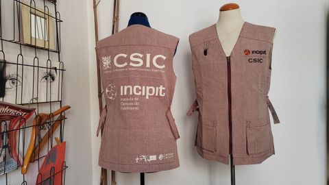 Prendas de trabajo dise�adas por los dise�adores vigueses de La Canalla para el Instituto de Investigaciones Marinas, perteneciente al CSIC.
