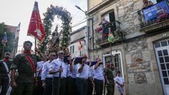 Los banderines de la Banda Militar de la Brilat custodiaron a la Virgen en su recorrido.