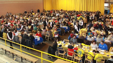 Codillo.M�s de 1.050 comensales se citaron en la Festa do Codillo