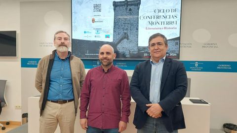 Miguel Losada, Marcos V�zquez y Jos� Luis Su�rez, en la presentaci�n del ciclo Historia e Literatura
