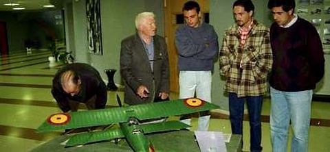 El auditorio acogi� una muestra aeron�utica en 1996 ?en la foto?, en el 70 aniversario del vuelo de Loriga.
