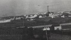 Vista antigua de parte de la f�brica y la chimenea de 37 metros de altura