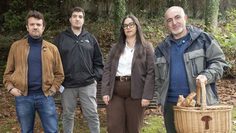 El cocinero y docente Chisco Ramos, el ingeniero forestal y formador en Fonteboa Alejandro Álvarez, la ingeniera forestal y agrícola Ángela Pérez y el ingeniero agrónomo y técnico en la Oficina Agraria Rural de Baio Juan Carlos Lauroba