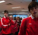 Los dos gallegos, Miguel Gonz�lez y Adri�n Ben, en su llegada. 