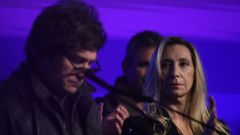 Javier Milei y su hermana Karina Milei, tras conocerse los resultados electorales de las elecciones en la provincia de Buenos Aires