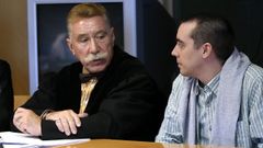 Bruno Hern�ndez, acusado de dos asesinatos, con su abogado durante el juicio