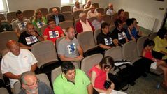 Una representaci�n de miembros de la Plataforma Sarirana polo R�o asisti� al pleno