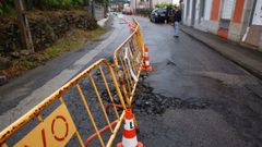 La calle Sobr�n acaba de sufrir la en�sima rotura de su calzada
