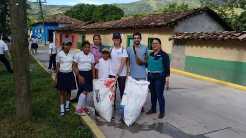 Enrique Charlón. Se encuentra en Honduras desarrollando actividades en las que anima a los jóvenes a participar de forma activa en su comunidad.