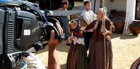 <span lang= es-es >Breve aparici�n en la serie</span>. La propia escritora tiene un peque�o papel en la serie, en el que da vida a una mujer ciega. �Me hizo mucha ilusi�n salir, me lo pas� muy bien�, agradece Elvira.