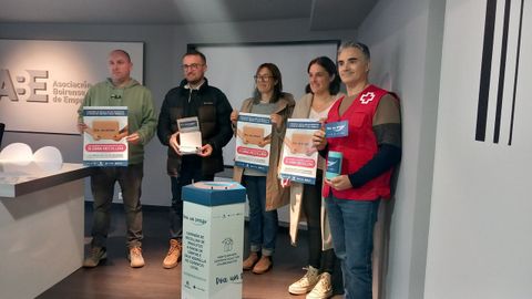 En la presentacin participaron representantes de la clnica Rebeca Ozores, el Concello, la ABE, Critas y Cruz Roja  
