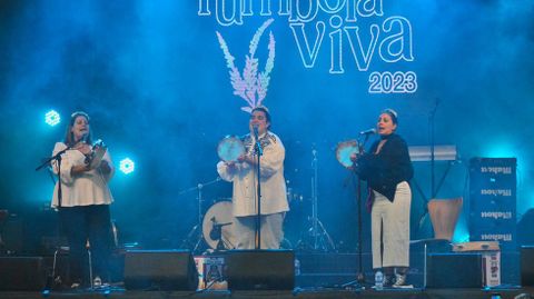 Las cantareiras Lambe Lambe act�an en Vilalba