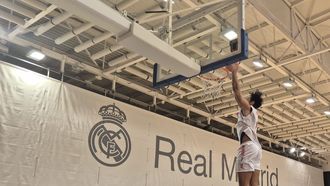 Entrenamiento de los jugadores del Obradoiro en Valdebebas, tras la suspensi�n del vuelo a Melilla