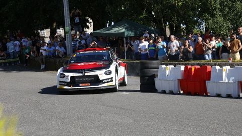 El Rali de Ourense ya est� en marcha.La primera especial depar� una dura batalla y gran ambiente en Amoeiro