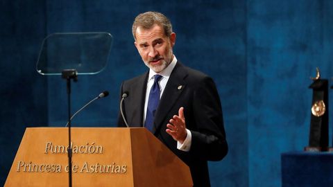 El rey Felipe pronuncia su discurso en la ceremonia de entrega de los Premios Princesa de Asturias 2019, este viernes en el Teatro Campoamor de Oviedo