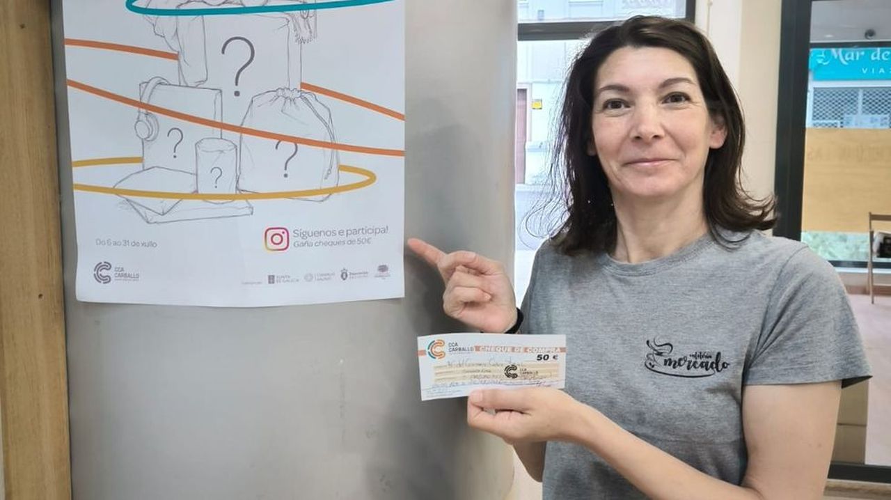 Primer cheque-regalo de la campaña del CCA carballés «O prezo xusto» y ayuda de 44.000 euros de la Xunta