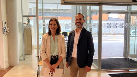 La concejala de Comercio y Hosteler�a; Movilidad; y Transporte P�blico de Siero, Patricia Antu�a ; y el alcalde de Siero, �ngel Garc�a�<label class= placeholderlbl ><br /></label>